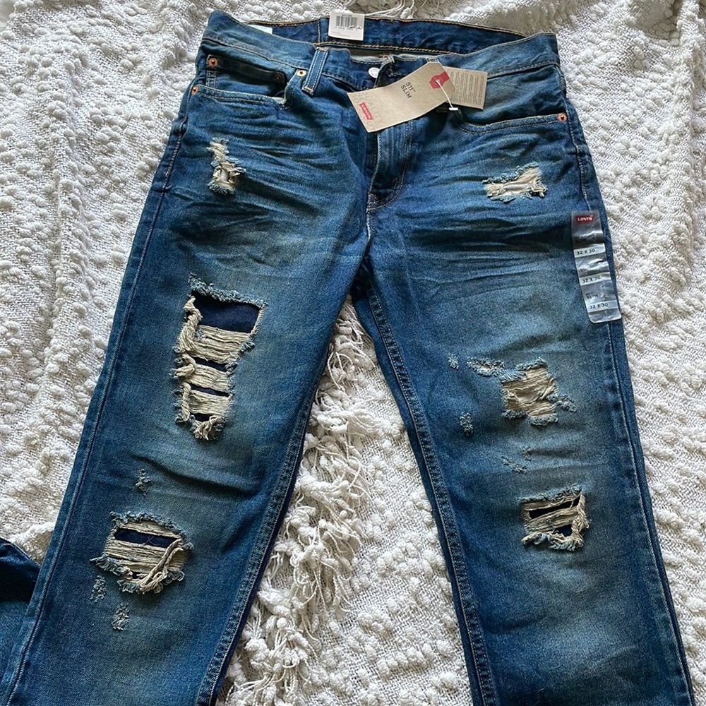 Levi’s slim leg jeans for men!